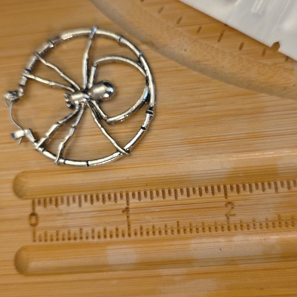 SPIDER Hoop Earrings - Picture 3 of 4